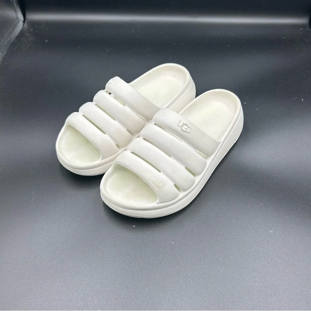 UGG Sports Yeah Kids White Slide Sandals No Size but‎ Measures Size 2
